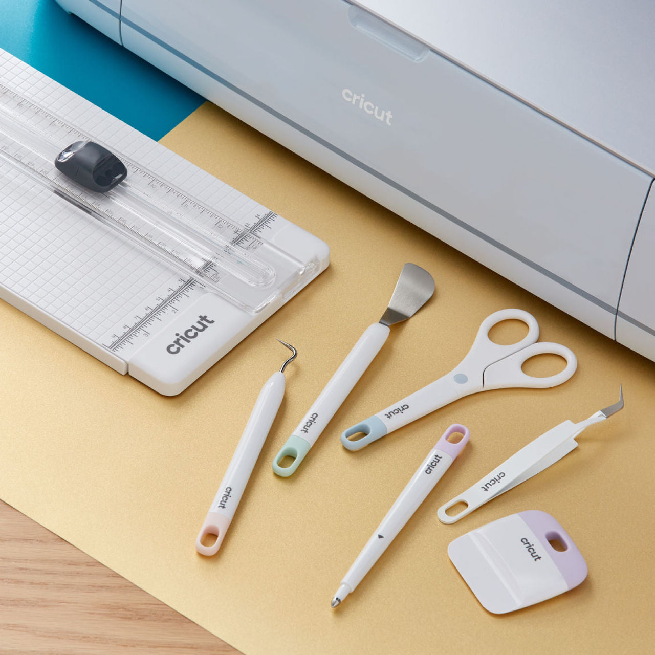 Set Esencial de Herramientas Cricut® con Guillotina Portátil de 33 cm